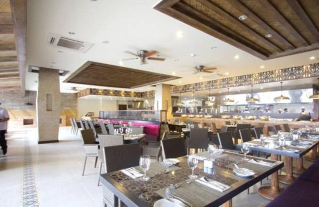 The Bellevue Resort Panglao Exterior photo The interior of the restaurant