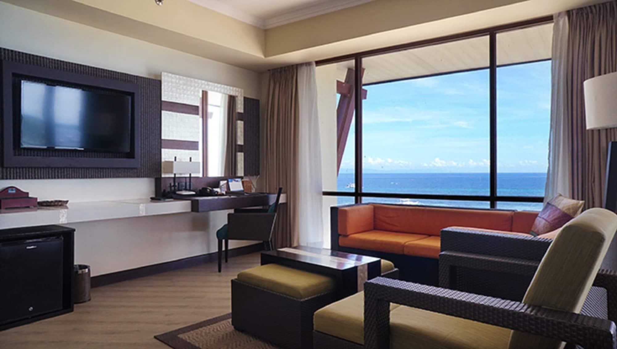 The Bellevue Resort Panglao Exterior photo A suite at the Hilton San Diego Bayfront