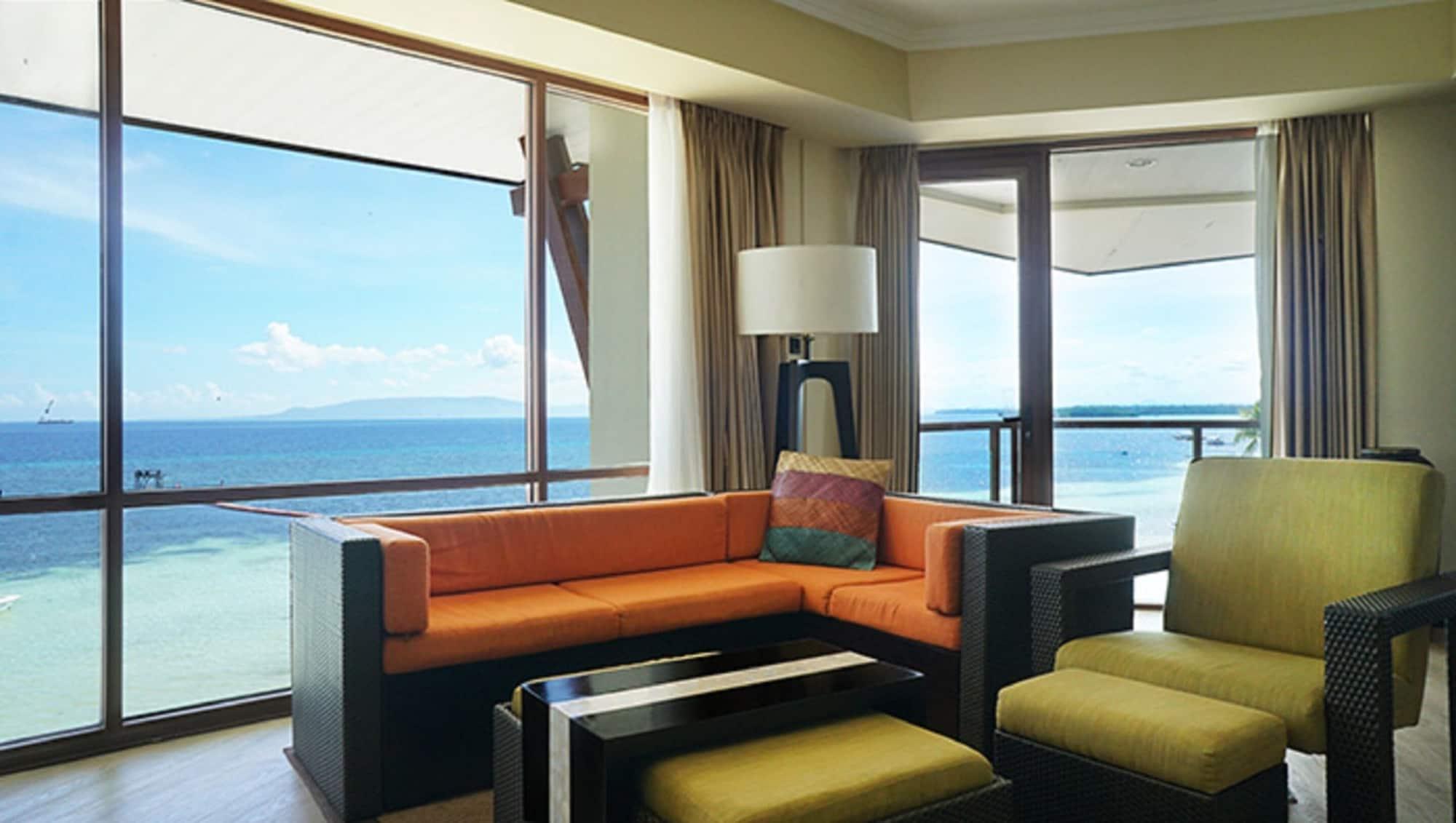 The Bellevue Resort Panglao Exterior photo A living room at the Shangri-La at the Fort