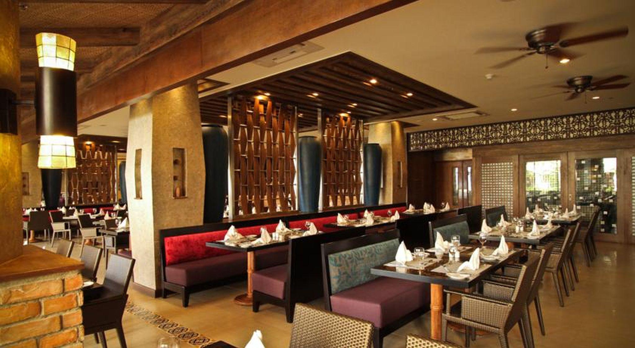 The Bellevue Resort Panglao Exterior photo The interior of a restaurant