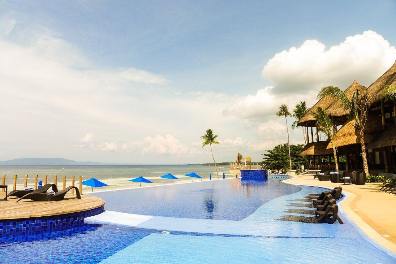 The Bellevue Resort Panglao Exterior photo Infinity pool at the beach